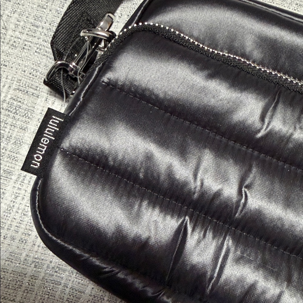 Lululemon Athletica Everywhere Crossbody Bag 2 litres Wunder Puff New with Tags - Picture 4 of 4